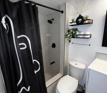 Ajax Apartment | 1 bedroom apartment w/Wifi and private entrance