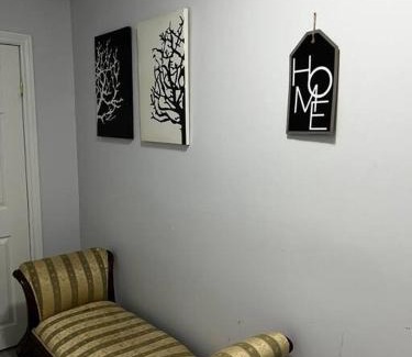 Ajax Apartment | 1 bedroom apartment w/Wifi and private entrance
