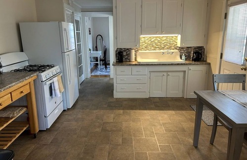 Brunswick Apartment | 1-bedroom Apt in Brunswick with WiFi, AC near Bowdoin College