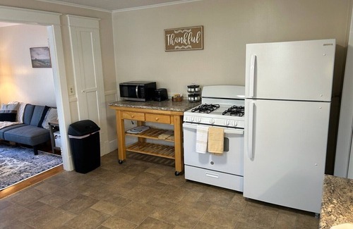 Brunswick Apartment | 1-bedroom Apt in Brunswick with WiFi, AC near Bowdoin College