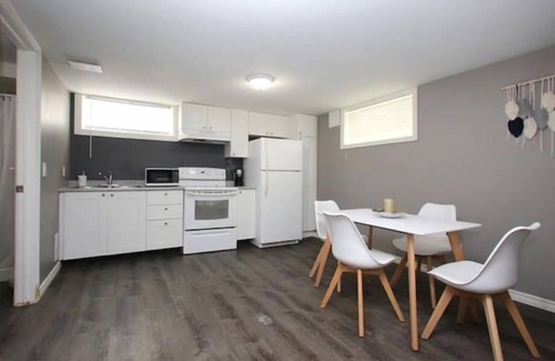Courtice Apartment | 1 Bedroom Basement Apartment