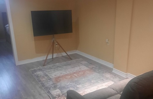Brampton House | 1 Bedroom Basement Suite