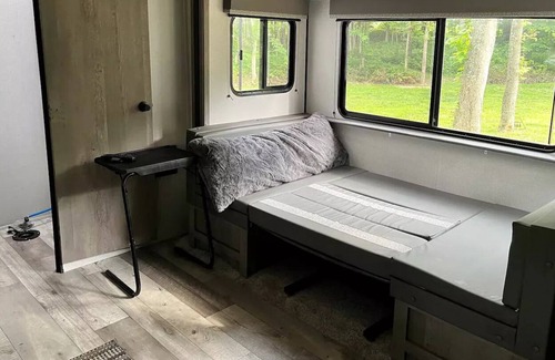 Johnstown House | 1 bedroom camper 1 mile from intel build site