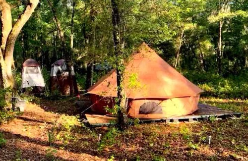 Citrus Springs RV Rental | 1-bedroom campground 19 minutes from Rainbow Springs State Park