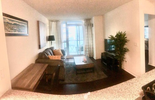 Toronto Entertainment District Apartment | 1 bedroom condo beside CN Tower & Rogers Centre