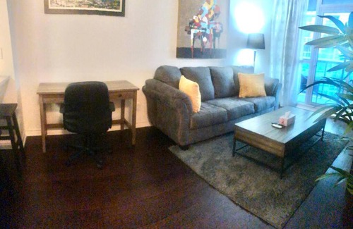 Toronto Entertainment District Apartment | 1 bedroom condo beside CN Tower & Rogers Centre
