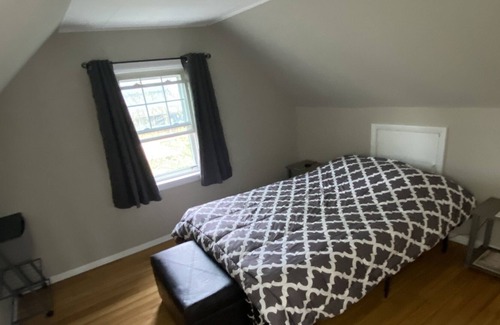 Des Plaines Condo | 1 bedroom condo Ohare pet friendly