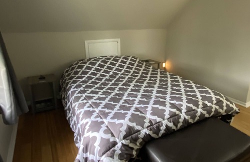Des Plaines Condo | 1 bedroom condo Ohare pet friendly