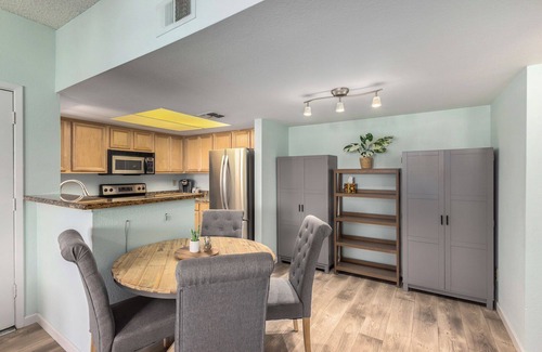 Glendale Condo | 1 Bedroom Condo, Sparkling Pool, Fitness Center, Pets Welcome