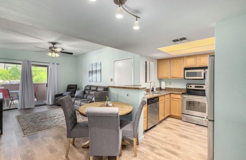 Glendale Condo | 1 Bedroom Condo, Sparkling Pool, Fitness Center, Pets Welcome