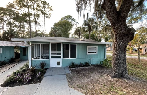 Bayport House | 1 bedroom cottage 5 mins to Pine Island Park, 10 minutes to WEEKI WACHEE SPRINGS