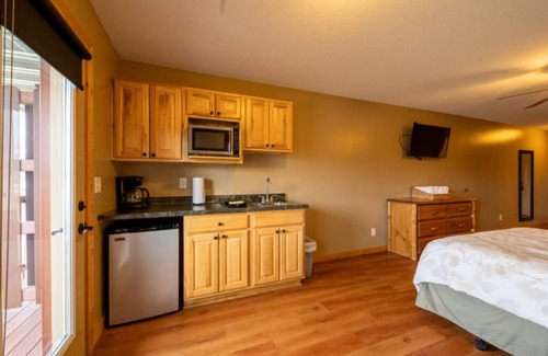 Isle Resort | 1-bedroom double queen hotel Cabin 13, overlooking Mille Lacs Lake