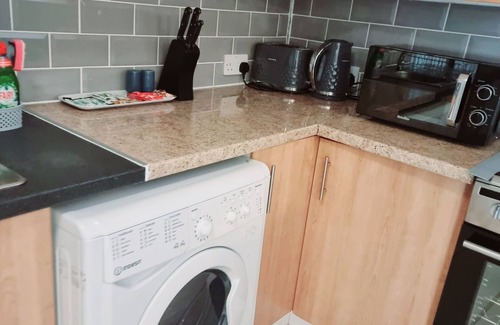 Gravesend Apartment | 1 Bedroom Flat 2 Min Walk to Station & Town Centre