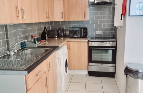 Gravesend Apartment | 1 Bedroom Flat 2 Min Walk to Station & Town Centre