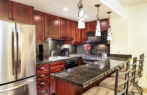 Aspen Condo | 1 Bedroom for 4 w Parking in the CORE of Downtown Aspen