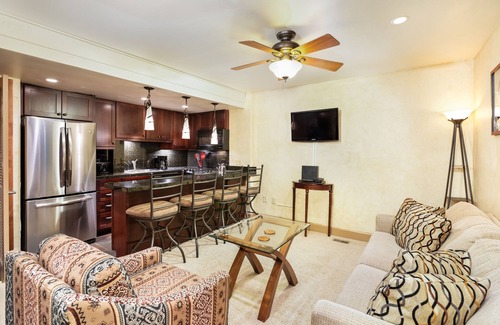 Aspen Condo | 1 Bedroom for 4 w Parking in the CORE of Downtown Aspen