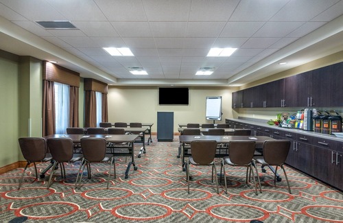 Altoona Condo | 1 Bedroom | Free Breakfast, Indoor Pool + Hot Tub