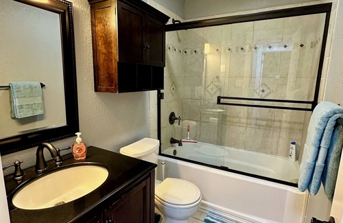 Cheyenne Apartment | 1 bedroom furnished apartment, great location, 10 minutes from Frontier Park.