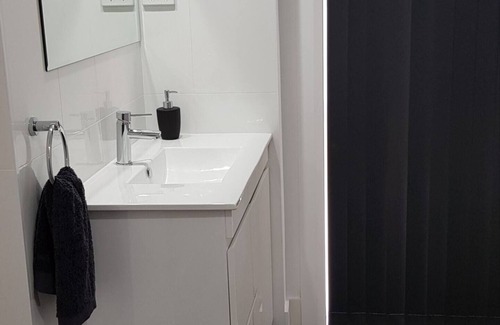 Griffith Apartment | 1 BEDROOM - GRIFFITH EAST APARTMENTS