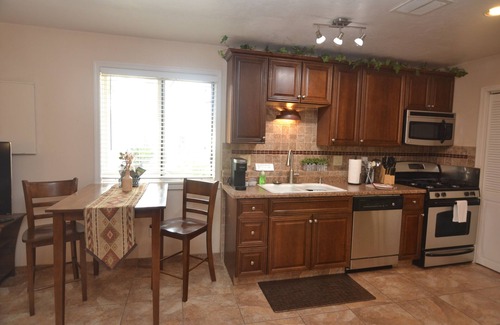 Pusch Ridge Estates House | 1 bedroom guest home in Oro Valley! Mountain views, hot tub. Private entry!