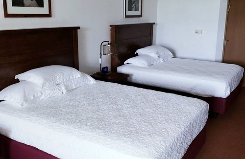 Wisconsin Dells Resort | 1-bedroom guestroom in a resort - short walk to Chula Vista Waterparks