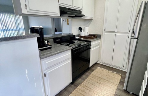 Costa Mesa Apartment | 1 bedroom in lovely Costa Mesa near beaches, Disneyland, and freeways…