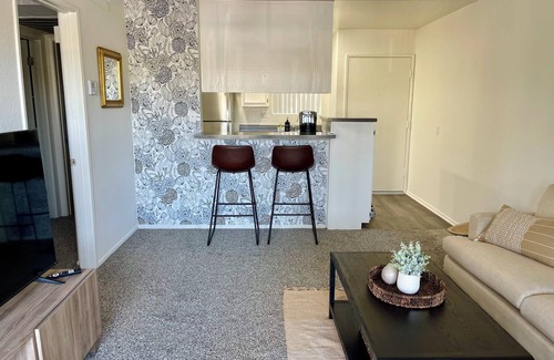 Costa Mesa Apartment | 1 bedroom in lovely Costa Mesa near beaches, Disneyland, and freeways…