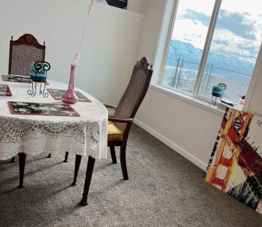 Central Okanagan Bed & Breakfast | 1 bedroom lake Mountain view