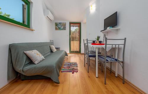 Potocnica Apartment | 1 Bedroom Lovely Apartment In Potocnica