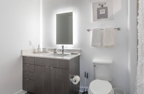 Garden Hills Apartment | 1 Bedroom Luxury Buckhead Apartment Home