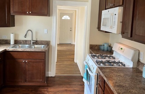 Lake Bluff Apartment | 1 Bedroom Naval Family Oasis