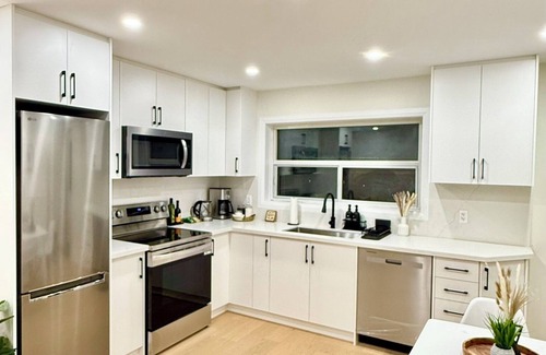 Trinity - Bellwoods House | 1 Bedroom Palmerston Downtown- Parking