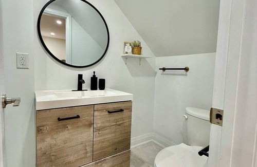 Trinity - Bellwoods House | 1 Bedroom Palmerston Downtown- Parking