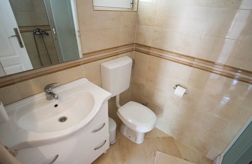 Skaljari Apartment | 1 Bedroom Peacefull apartment few minutes of walk from the Sea and City Center