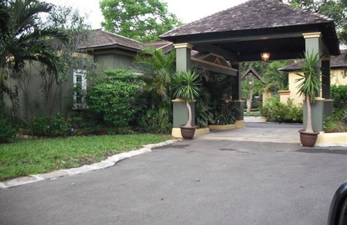 Ocho Rios Cottage | 1 bedroom Seaside Cottage - Pool/Beach/Wifi/Restaurant/House keeping HCC
