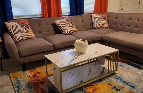 Old North Columbus House | 1 bedroom sleeps 4, private bathroom OSU, free parking, wi-fi, washer/dryer