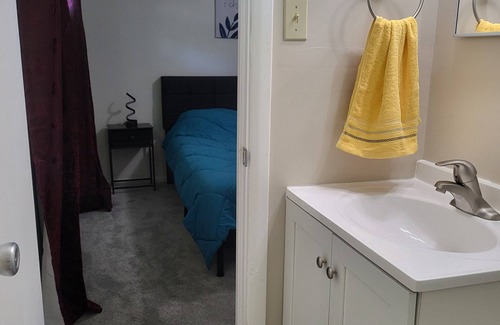 Old North Columbus House | 1 bedroom sleeps 4, private bathroom OSU, free parking, wi-fi, washer/dryer