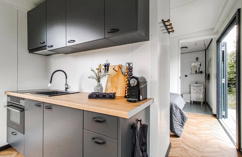 Heinkenszand House | 1 bedroom stunning home in Heinkenszand