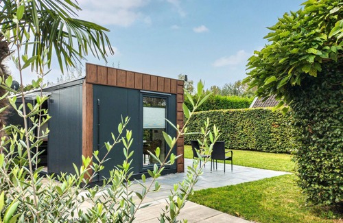 Heinkenszand House | 1 bedroom stunning home in Heinkenszand