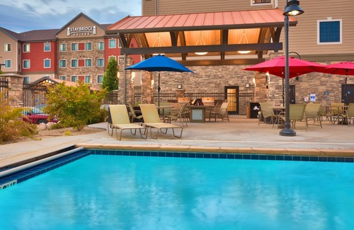 Midvale Condo | 1 Bedroom Suite | Access to a Heated Pool & Hot Tub + Free Breakfast Buffet