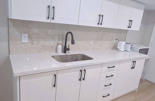 Halton Regional Municipality Apartment | 1 Bedroom Suite + Kitchenette