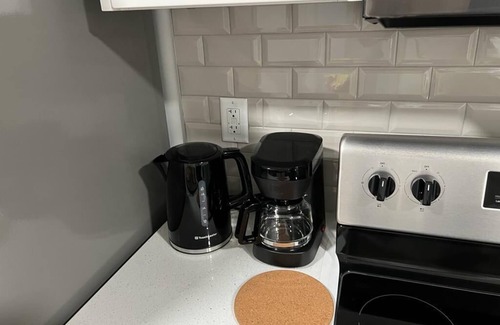 Southwest Edmonton House | 1 BEDROOM SUITE WITH PRIVATE ENTRANCE
