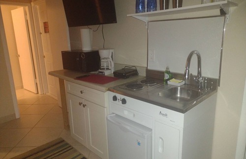 Interchange Square House | 1-bedroom unit with AC, large shed,WiFi , private living room in Palm Bay