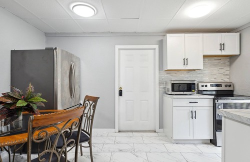 Taft House | 1-bedroom vacation home just 8 minutes from Florida Mall