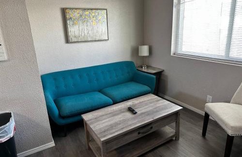 University Heights Apartment | 1 Bedroom Wbalcony Near Unm, Nob Hill Downtown