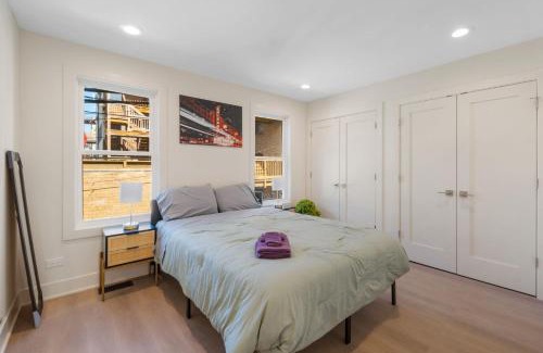 Lakeview Apartment | 1 Bedroom with Rooftop and Wrigley Views