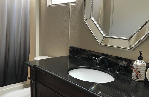 Stockton House | 1 Bedroom with Shared Bath. Quiet place for business professional or traveler