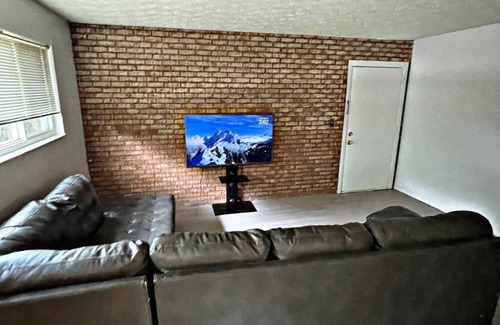 Mount Airy Apartment | 1-bedroom with WiFi and AC in superb Cincinnati