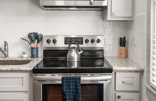 Highlands - Perkins Apartment | 1 Blck from LSU N Gates| 1BR,1BA| Bowlers Special!