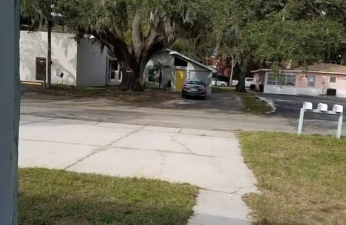 New Port Richey Apartment | 1 blk to Downtown NPR. Quiet back St. Free Parking